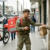 el gobierno habilitó a militares a hacer Uber y delivery: argumentan que “amplía la libertad laboral del personal”